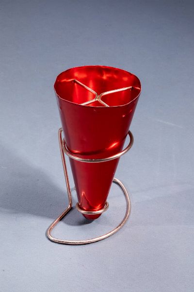 ETTORE SOTTSASS : Portaombrelli in lamiera tornita e tranciata di alluminio anodizzato  sostegno in tondino di alluminio anodizzato. Prod. Rinnovel anni '50 h cm 55  - Asta Design - Associazione Nazionale - Case d'Asta italiane