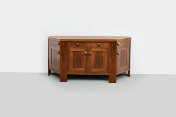 SILVIO COPPOLA : Credenza in legno di noce a sei sportelli e sei cassetti. Prod. Bernini anni '60 Etichetta del Produttore cm 96x202x49 5  - Asta Design - Associazione Nazionale - Case d'Asta italiane
