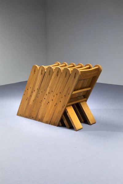 PRODUZIONE ITALIANA : Sei sedie impilabili con seduta ribaltabile in legno chiaro Anni '70 cm 77x45x52  - Asta Design - Associazione Nazionale - Case d'Asta italiane