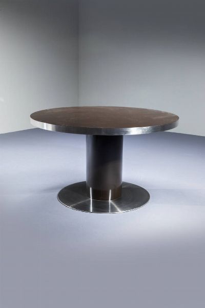 WILLY RIZZO : Tavolo in laminato di acciaio e acciaio massiccio. Anni '70 cm 75x129  - Asta Design - Associazione Nazionale - Case d'Asta italiane