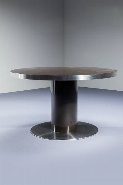 WILLY RIZZO : Tavolo in laminato di acciaio e acciaio massiccio. Anni '70 cm 75x129  - Asta Design - Associazione Nazionale - Case d'Asta italiane