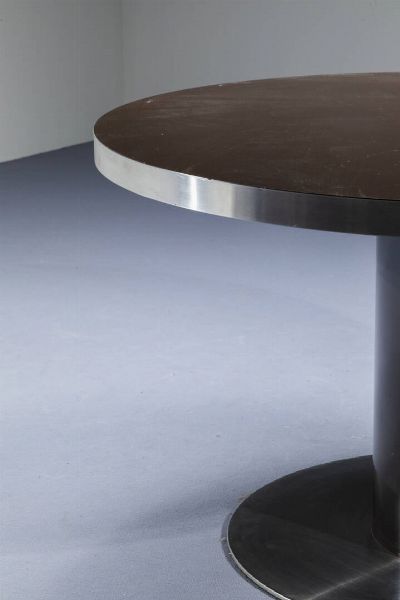 WILLY RIZZO : Tavolo in laminato di acciaio e acciaio massiccio. Anni '70 cm 75x129  - Asta Design - Associazione Nazionale - Case d'Asta italiane