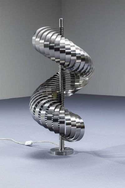 HENRI MATHIEU : Coppia di lampade a spirale in alluminio spazzolato. Anni '70  cm 80x40  - Asta Design - Associazione Nazionale - Case d'Asta italiane