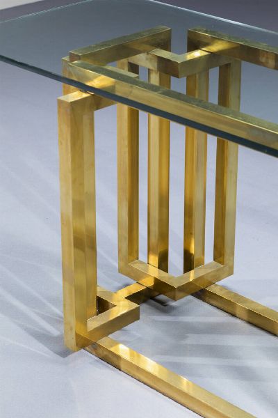 PRODUZIONE ITALIANA : Console con struttura in ottone a forma geometrica  piano in vetro. Anni '70 cm 73x180x59  - Asta Design - Associazione Nazionale - Case d'Asta italiane