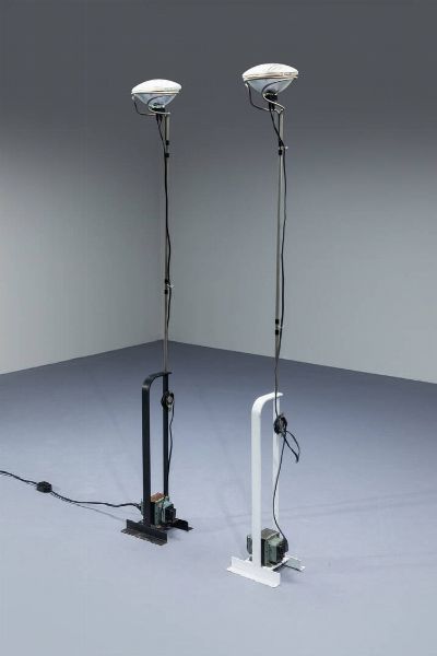 ACHILLE E PIER GIACOMO CASTIGLIONI : Coppia di lampade mod. Toio  - Asta Design - Associazione Nazionale - Case d'Asta italiane