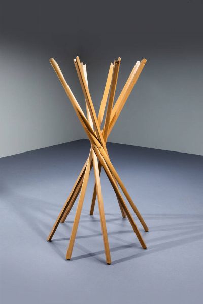 DE PAS  D'URBINO  LOMAZZI : Legno di rovere. Prod. Zanotta h cm 145 Bib.: R. Poletti  Zanotta  Design per passione  Electa 2004  pag. 66  - Asta Design - Associazione Nazionale - Case d'Asta italiane