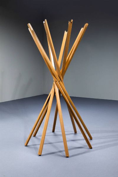 DE PAS  D'URBINO  LOMAZZI : Legno di rovere. Prod. Zanotta h cm 145 Bib.: R. Poletti  Zanotta  Design per passione  Electa 2004  pag. 66  - Asta Design - Associazione Nazionale - Case d'Asta italiane