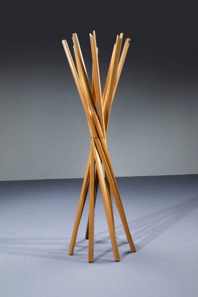 DE PAS  D'URBINO  LOMAZZI : Legno di rovere. Prod. Zanotta h cm 145 Bib.: R. Poletti  Zanotta  Design per passione  Electa 2004  pag. 66  - Asta Design - Associazione Nazionale - Case d'Asta italiane