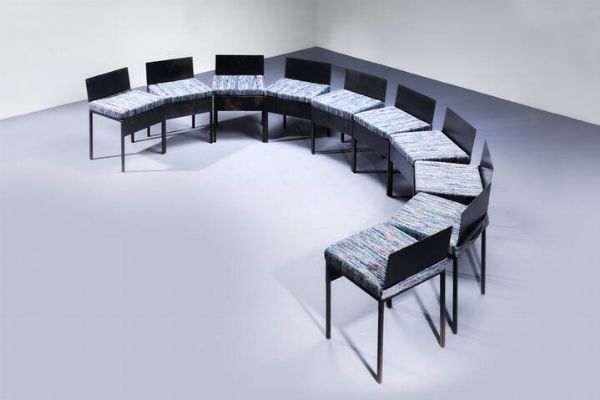 PRODUZIONE ITALIANA : Dieci sedie con struttura in ferro verniciato  cuscini imbottiti rivestit con tessuto Missoni. Anni '80 cm 74x45x40  - Asta Design - Associazione Nazionale - Case d'Asta italiane