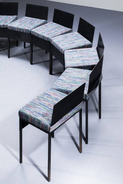 PRODUZIONE ITALIANA : Dieci sedie con struttura in ferro verniciato  cuscini imbottiti rivestit con tessuto Missoni. Anni '80 cm 74x45x40  - Asta Design - Associazione Nazionale - Case d'Asta italiane