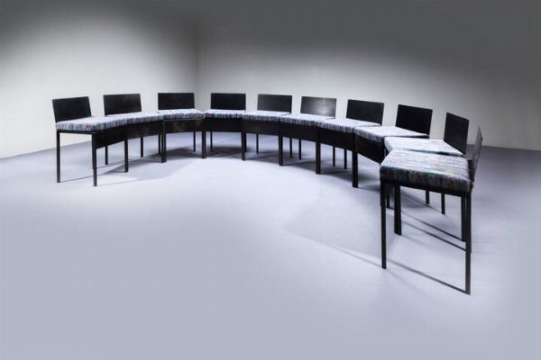 PRODUZIONE ITALIANA : Dieci sedie con struttura in ferro verniciato  cuscini imbottiti rivestit con tessuto Missoni. Anni '80 cm 74x45x40  - Asta Design - Associazione Nazionale - Case d'Asta italiane