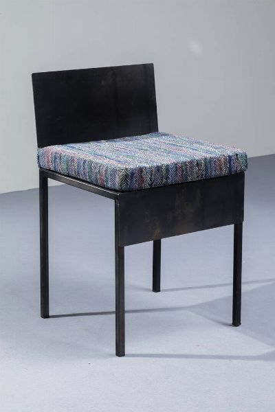 PRODUZIONE ITALIANA : Dieci sedie con struttura in ferro verniciato  cuscini imbottiti rivestit con tessuto Missoni. Anni '80 cm 74x45x40  - Asta Design - Associazione Nazionale - Case d'Asta italiane