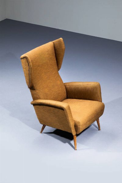 GIO PONTI Milano 1891 - 1979 : Poltrona con imbottitura rivestita in tessuto  gambe in legno con terminali in metallo. Prod. Cassina realizzato per l'Hotel Royal di Napoli anni '50 cm 100x70x65  - Asta Design - Associazione Nazionale - Case d'Asta italiane