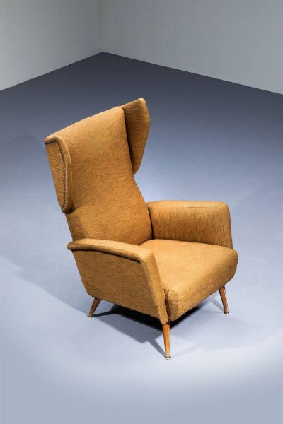 GIO PONTI Milano 1891 - 1979 : Poltrona con imbottitura rivestita in tessuto  gambe in legno con terminali in metallo. Prod. Cassina realizzato per l'Hotel Royal di Napoli anni '50 cm 100x70x65  - Asta Design - Associazione Nazionale - Case d'Asta italiane