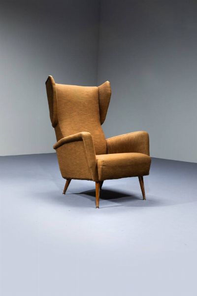 GIO PONTI Milano 1891 - 1979 : Poltrona con imbottitura rivestita in tessuto  gambe in legno con terminali in metallo. Prod. Cassina realizzato per l'Hotel Royal di Napoli anni '50 cm 100x70x65  - Asta Design - Associazione Nazionale - Case d'Asta italiane