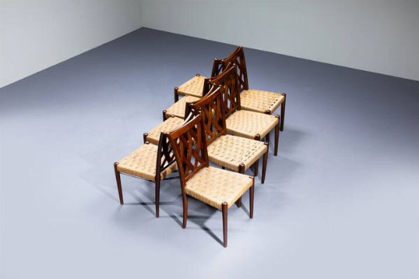 MARIO PASSANTI : Otto sedie con struttura in legno  sedute in paglia intrecciata. Anni '50 cm 90x46x46 Bibl.: D. Alaimo  Mobili di architetti e progettisti torinesi 1945-1955  Deposito Culturale 2018  pag. 180  - Asta Design - Associazione Nazionale - Case d'Asta italiane