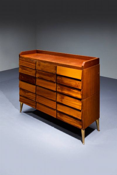 SCHIROLLI : Mobile cassettiera con struttura in legno impiallacciato. gambe in ottone   Anni '50  Etichetta del Produttore. cm 105x130x42  - Asta Design - Associazione Nazionale - Case d'Asta italiane