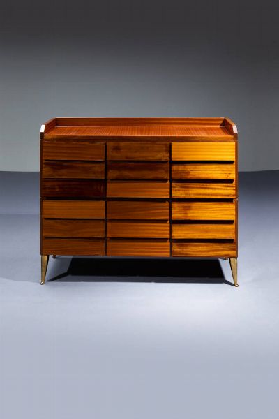 SCHIROLLI : Mobile cassettiera con struttura in legno impiallacciato. gambe in ottone   Anni '50  Etichetta del Produttore. cm 105x130x42  - Asta Design - Associazione Nazionale - Case d'Asta italiane