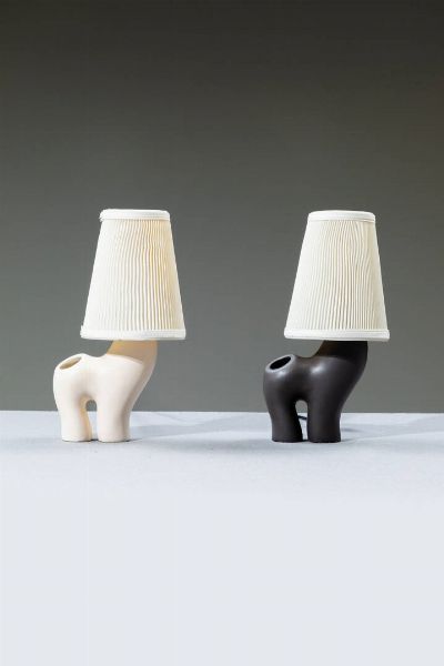 LOUIS GIRAUD : Coppia di lampade da tavolo in ceramica modellata a forme zoomorfe. Marcate Louis Giraud Vallauris Anni '50 cm 29x13x5  - Asta Design - Associazione Nazionale - Case d'Asta italiane