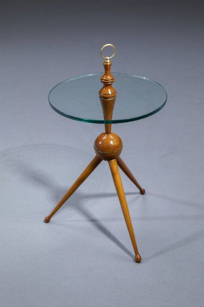 CESARE LACCA : Tavolino in legno con piano in vetro molato. Anni '50 cm 69x40  - Asta Design - Associazione Nazionale - Case d'Asta italiane