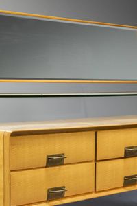 SILVIO CAVATORTA : Mobile contenitore in legno d'acero  ottone nichelato e piano in vetro. Anni '50 cm 118x187x49  - Asta Design - Associazione Nazionale - Case d'Asta italiane
