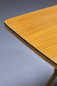 CAMPO & GRAFFI  nello stile di : Tavolo in legno di noce. Anni '60 80x162x73  - Asta Design - Associazione Nazionale - Case d'Asta italiane