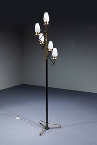 STILNOVO : Lampada da terra in metallo verniciato e ottone  diffusori in vetro satinato. Anni '50 h cm 186  - Asta Design - Associazione Nazionale - Case d'Asta italiane