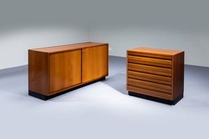 OSVALDO BORSANI - Cassettiera e mobile contenitore in legno di noce e legno laccato. Prod. Tecno anni '60 rispettivamente cm 71x140x45  [..]