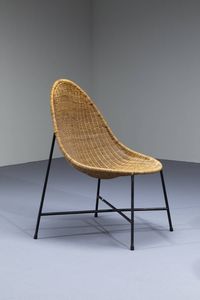KERTIN HORLIN HOLMQUIST : Coppia di poltrone con struttura in metallo verniciato  scocca in vimini intrecciato. Prod. Nordiska Kompaniet anni '60 cm 84x58x52  - Asta Design - Associazione Nazionale - Case d'Asta italiane