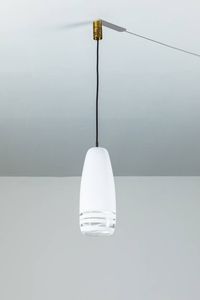 MASSIMO VIGNELLI - Lampada a sospensione in vetro lattimo e vetro trasparente  tige in ottone graffiato. Prod. Venini anni '70 cm  [..]