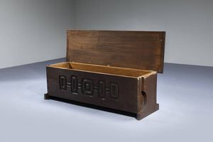 GIAN PAOLO ZALTRON : Cassapanca in legno di noce scuro intagliato. Anni '60 cm 45x90x41  - Asta Design - Associazione Nazionale - Case d'Asta italiane