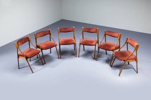 LA PERMANENTE MOBILI CANTU' - Sei sedie con struttura in legno di noce  sedili e schienali imbottiti rivestiti in velluto. Anni '50 cm 78x48 [..]
