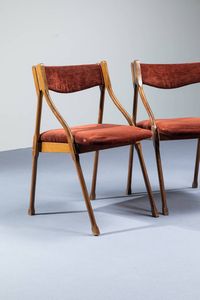LA PERMANENTE MOBILI CANTU' : Sei sedie con struttura in legno di noce  sedili e schienali imbottiti rivestiti in velluto. Anni '50 cm 78x48x49  - Asta Design - Associazione Nazionale - Case d'Asta italiane