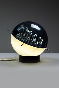PRODUZIONE ITALIANA - Lampada da tavolo in plexiglass. Anni '70 h cm 42