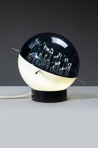 PRODUZIONE ITALIANA : Lampada da tavolo in plexiglass. Anni '70 h cm 42  - Asta Design - Associazione Nazionale - Case d'Asta italiane
