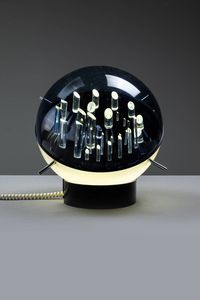 PRODUZIONE ITALIANA : Lampada da tavolo in plexiglass. Anni '70 h cm 42  - Asta Design - Associazione Nazionale - Case d'Asta italiane