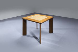 PRODUZIONE ITALIANA : Tavolo con struttura in legno  parte centrale in paglia di Vienna ricoperta da vetro. 1975 cm 76x92x92  - Asta Design - Associazione Nazionale - Case d'Asta italiane