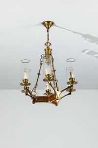 SCIOLARI - Lampadario con struttura in legno e ottone  diffusori in vetro trasparente. Anni '60 cm 77x59