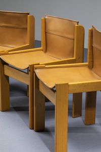 IBISCO : Sei sedie con struttura in legno sedute e schienali in cuoio. Anni '70 cm 79x48x50  - Asta Design - Associazione Nazionale - Case d'Asta italiane