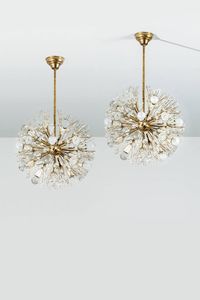 EMIL STEJNAR - Coppia di lampadari con struttura in acciaio cromato ed elementi plastici trasparenti. Prod. Rupert Nikkol anni  [..]