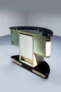 DONATI  GUZZINI : Mobile bar in legno laccato  piano in vetro specchiato. Prod. Stilglass anni '70 Etichetta del Produttore cm 95x131x57  - Asta Design - Associazione Nazionale - Case d'Asta italiane