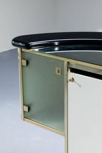DONATI  GUZZINI : Mobile bar in legno laccato  piano in vetro specchiato. Prod. Stilglass anni '70 Etichetta del Produttore cm 95x131x57  - Asta Design - Associazione Nazionale - Case d'Asta italiane