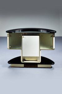 DONATI  GUZZINI : Mobile bar in legno laccato  piano in vetro specchiato. Prod. Stilglass anni '70 Etichetta del Produttore cm 95x131x57  - Asta Design - Associazione Nazionale - Case d'Asta italiane