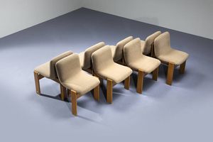 PRODUZIONE ITALIANA - Otto sedie con struttura in legno chiaro  seduta imbottita rivestita in tessuto. Anni '70 cm 75x52x51