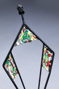 UGO TREVISAN : Coppia di sedie in ferro con decori a smalto.  - Asta Design - Associazione Nazionale - Case d'Asta italiane