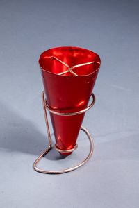 ETTORE SOTTSASS - Portaombrelli in lamiera tornita e tranciata di alluminio anodizzato  sostegno in tondino di alluminio anodizzato.  [..]