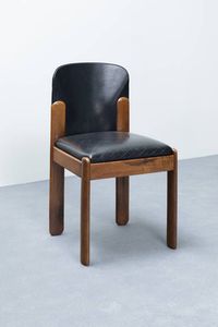 SILVIO COPPOLA : Otto sedie in legno di noce con sedute imbottite rivestite in pelle. Prod. Bernini anni '60 cm 80x45x45 Bibl.: Abitare 72 (gennaio-febbraio 1969)  p. 38 Ottagono 15 (ottobre 1969)  p. 13 Casa Amica 9 novembre 1971  p. 41  - Asta Design - Associazione Nazionale - Case d'Asta italiane