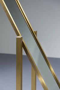 PRODUZIONE ITALIANA : Specchio basculante e orientabile in ottone. Anni '70 cm 162x46x21  - Asta Design - Associazione Nazionale - Case d'Asta italiane