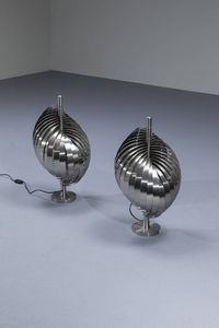 HENRI MATHIEU - Coppia di lampade da tavolo in alluminio spazzolato. Anni '70 h cm 58
