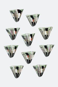 MANIFATTURA MURANESE - Dieci lampade a parete in vetro lavorato a filigrana e tasselli in pasta di vetro colorata. Anni '70 cm 21x24